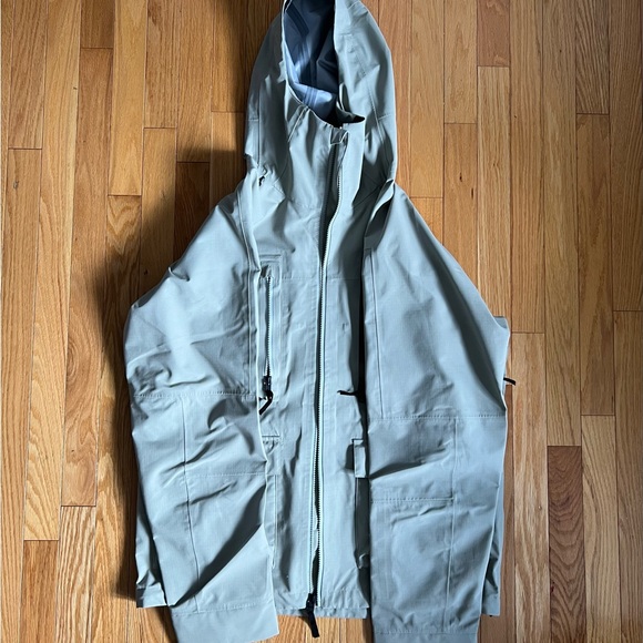 The North Face ski/snowboard jacket - Picture 7 of 7